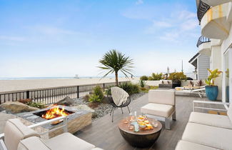 Foto 1 - Shoreline by Avantstay Spectacular Beachfront Home w/ Fire Pit, Spa & Pool Table