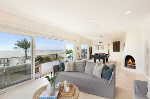 Foto 9 - Shoreline by Avantstay Spectacular Beachfront Home w/ Fire Pit, Spa & Pool Table