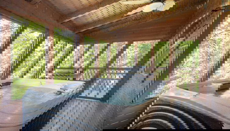 Foto 1 - Dudley IV by Avantstay Cosy Cabin w/ Hot Tub & Sweeping Views