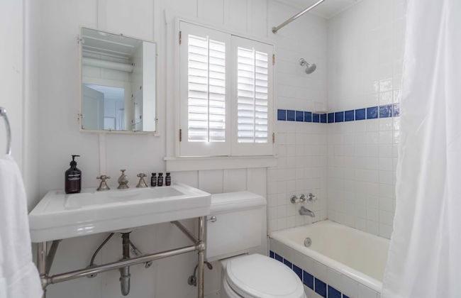 Topaz By Avantstay Adorable Cottage Walking Distance to Beach w/ Large Patio - Photo 28