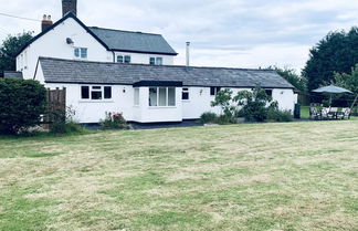 Photo 1 - Remarkable 1-bed Cottage in Chester