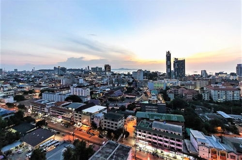 Foto 13 - Stunning sea and City Views From This 20th Floor Condo in Cental Pattaya