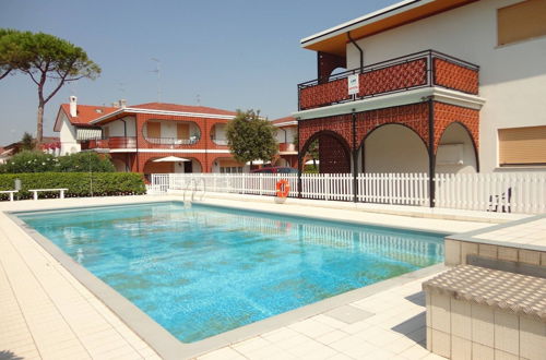 Foto 9 - Gorgeous Villa for 8 With Shared Pool