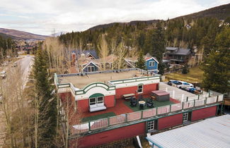 Foto 3 - Holly by Avantstay In the Heart of Breckenridge w/ Hot Tub, Game Room & Roof Top Patio