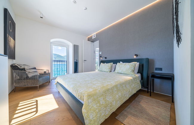 Villa Lastva is a Five Star Seafront Luxury Villa With Privite Pool - Foto 2