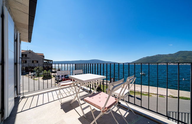 Villa Lastva is a Five Star Seafront Luxury Villa With Privite Pool - Foto 17