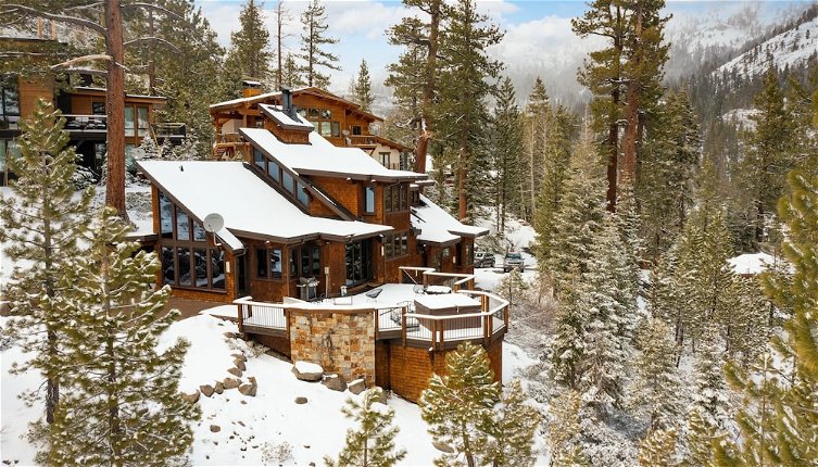 Photo 1 - Bronson by Avantstay Luxurious Home On The Slopes