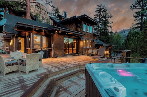 Foto 46 - Bronson by Avantstay Luxurious Home On The Slopes