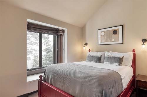 Photo 7 - Bronson by Avantstay Luxurious Home On The Slopes