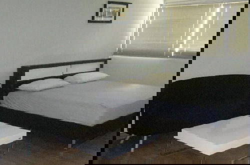 Foto 13 - T8 Guest House Don Mueang Challenger, Located in Bangkok