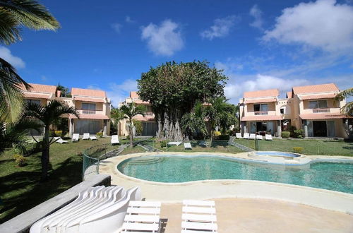 Photo 6 - Beachfront Bungalow With Pool - by Feelluxuryholidays