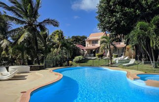 Photo 1 - Comfortable Beachfront Bungalow With Pool - by Feelluxuryholidays