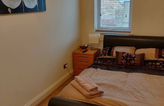 Waterfront Apartment In The Heart Of St Neots - Photo 7