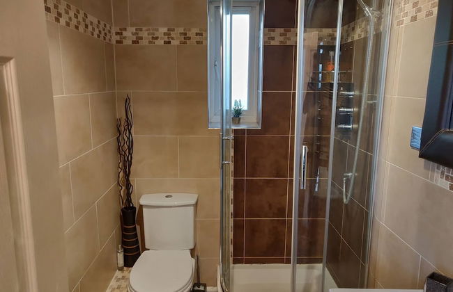 Waterfront Apartment In The Heart Of St Neots - Photo 19