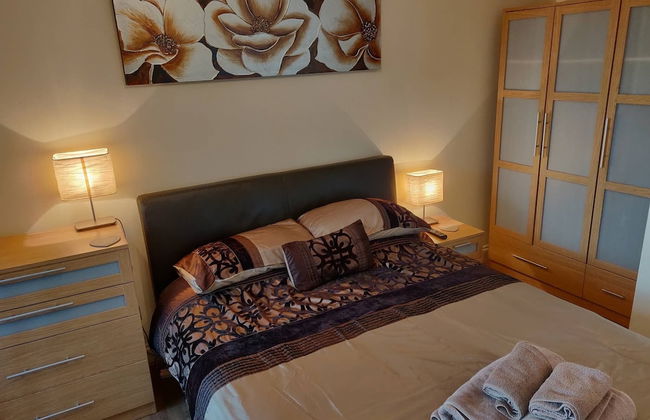 Waterfront Apartment In The Heart Of St Neots - Photo 3