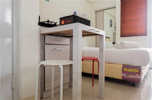 Photo 4 - Cozy Studio Apartment Connected to Mall at Green Pramuka