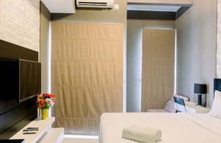 Photo 2 - Comfy Studio Apartment @ Skylounge Tamansari