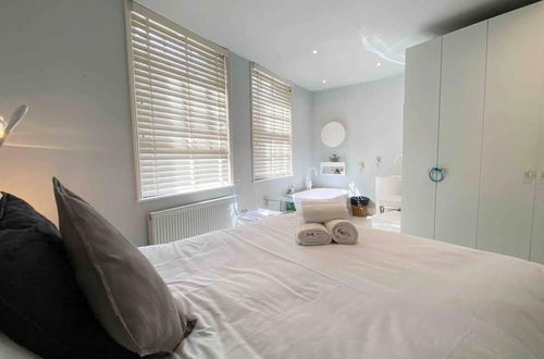 Photo 6 - Charming 2-bed Apt With 2 Bathtub Central London