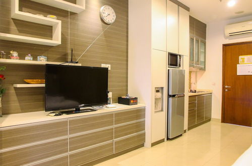 Photo 13 - Deluxe and Modern Studio M Gold Tower Apartment