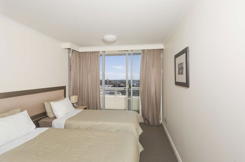 Photo 4 - Stunning 2 Bedroom Apartment