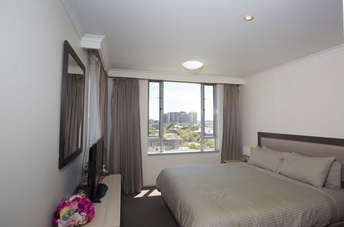 Photo 3 - Stunning 2 Bedroom Apartment