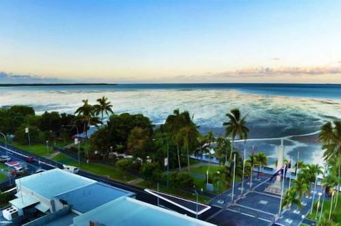 Photo 1 - Cairns Apartment Esplanade Ocean Views