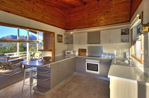 Photo 8 - Freycinet Beachfront Retreat