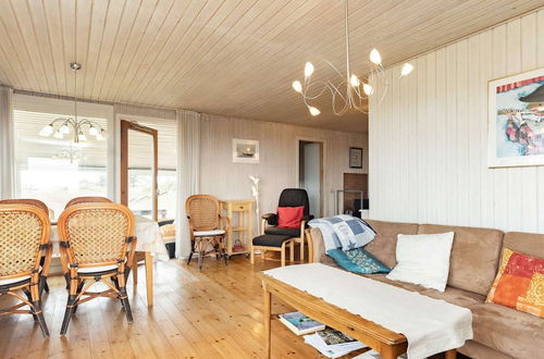 Photo 14 - 6 Person Holiday Home in Martofte