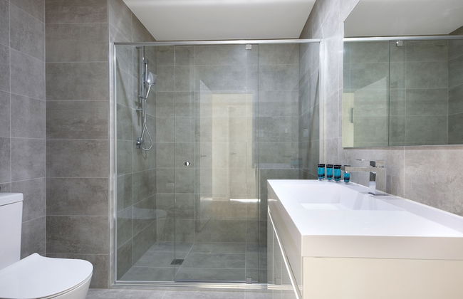 Wentworthville 2 Bedrooms 2 Bathrooms with Free Parking by KozyGuru - Photo 7
