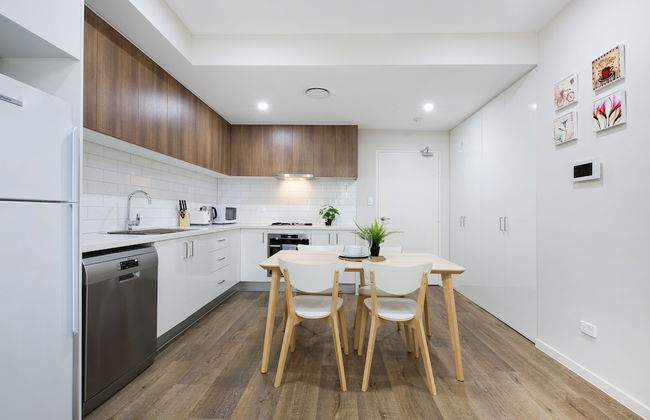 Wentworthville 2 Bedrooms 2 Bathrooms with Free Parking by KozyGuru - Photo 4