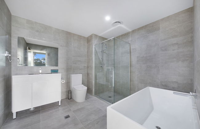 Wentworthville 2 Bedrooms 2 Bathrooms with Free Parking by KozyGuru - Photo 8