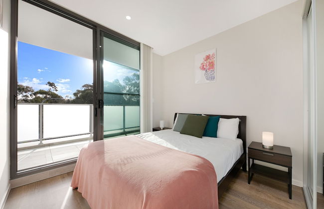 Wentworthville 2 Bedrooms 2 Bathrooms with Free Parking by KozyGuru - Photo 3