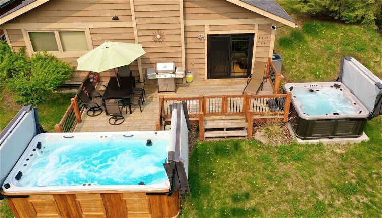 Photo 1 - SPACIOUS 3,000 sq2 Luxury Home | PRIVATE Pool & Hot Tub | STEPS to Kinsmen Beach