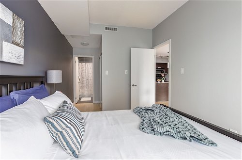 Photo 4 - Quickstay - Luxurious 2-Bedroom Condo, Heart Of Toronto
