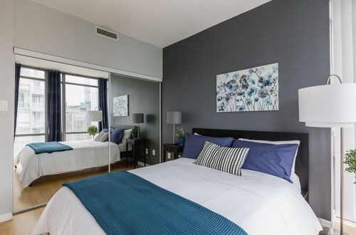 Photo 5 - Quickstay - Luxurious 2-Bedroom Condo, Heart Of Toronto