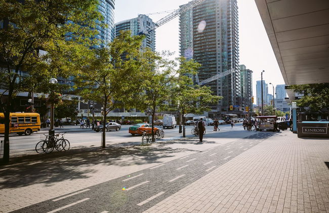 Quickstay - Luxurious 2-Bedroom Condo, Heart Of Toronto - Photo 42