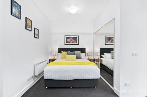 Photo 2 - LIZZI, Melbourne Studio Apartment