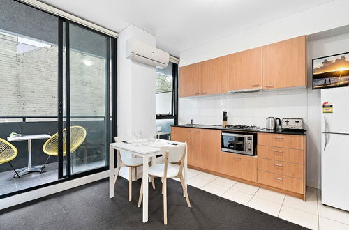 Photo 5 - LIZZI, Melbourne Studio Apartment