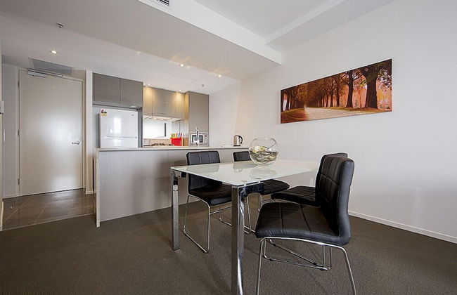Accommodate Canberra - Manhattan - Photo 9