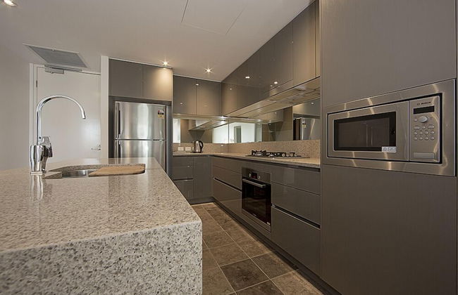Accommodate Canberra - Manhattan - Photo 17