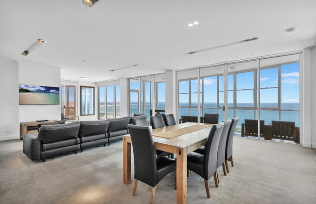 Reflection on the Sea - Foto 33