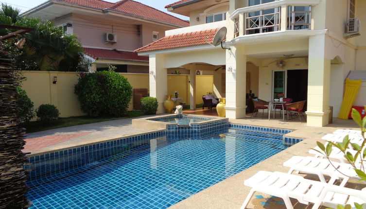 Photo 1 - 4 Bedroom Villa Private Pool Central Pattaya 15 min Away