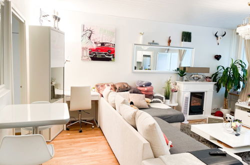 Photo 1 - 3bed Apartment 18 Mins by Metro to Helsinki Centre