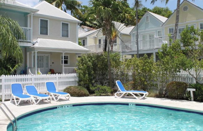 Bahamian Reed by Avantstay Walk to Everything! w/ Community Pool Week Long Stays Only - Photo 26