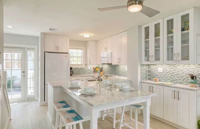 Bahamian Reed by Avantstay Walk to Everything! w/ Community Pool Week Long Stays Only - Photo 6