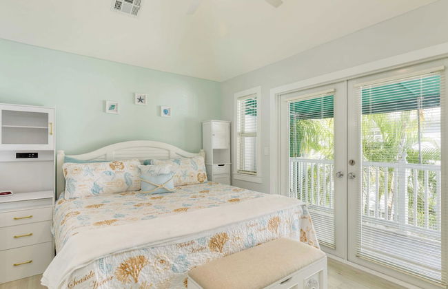 Bahamian Reed by Avantstay Walk to Everything! w/ Community Pool Week Long Stays Only - Photo 14