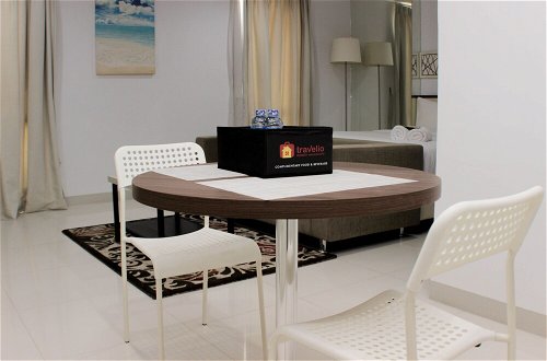 Foto 9 - Comfort And Minimalist Studio At Azalea Suites Apartment