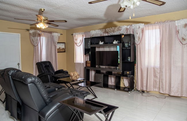 Beach-Pool-Sun-family-6 bedroom getaway - Photo 32
