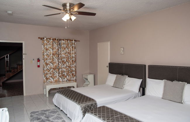 Beach-Pool-Sun-family-6 bedroom getaway - Photo 18