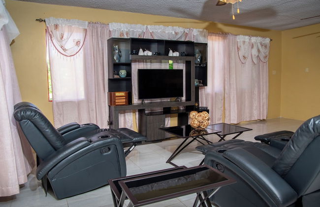 Beach-Pool-Sun-family-6 bedroom getaway - Photo 33